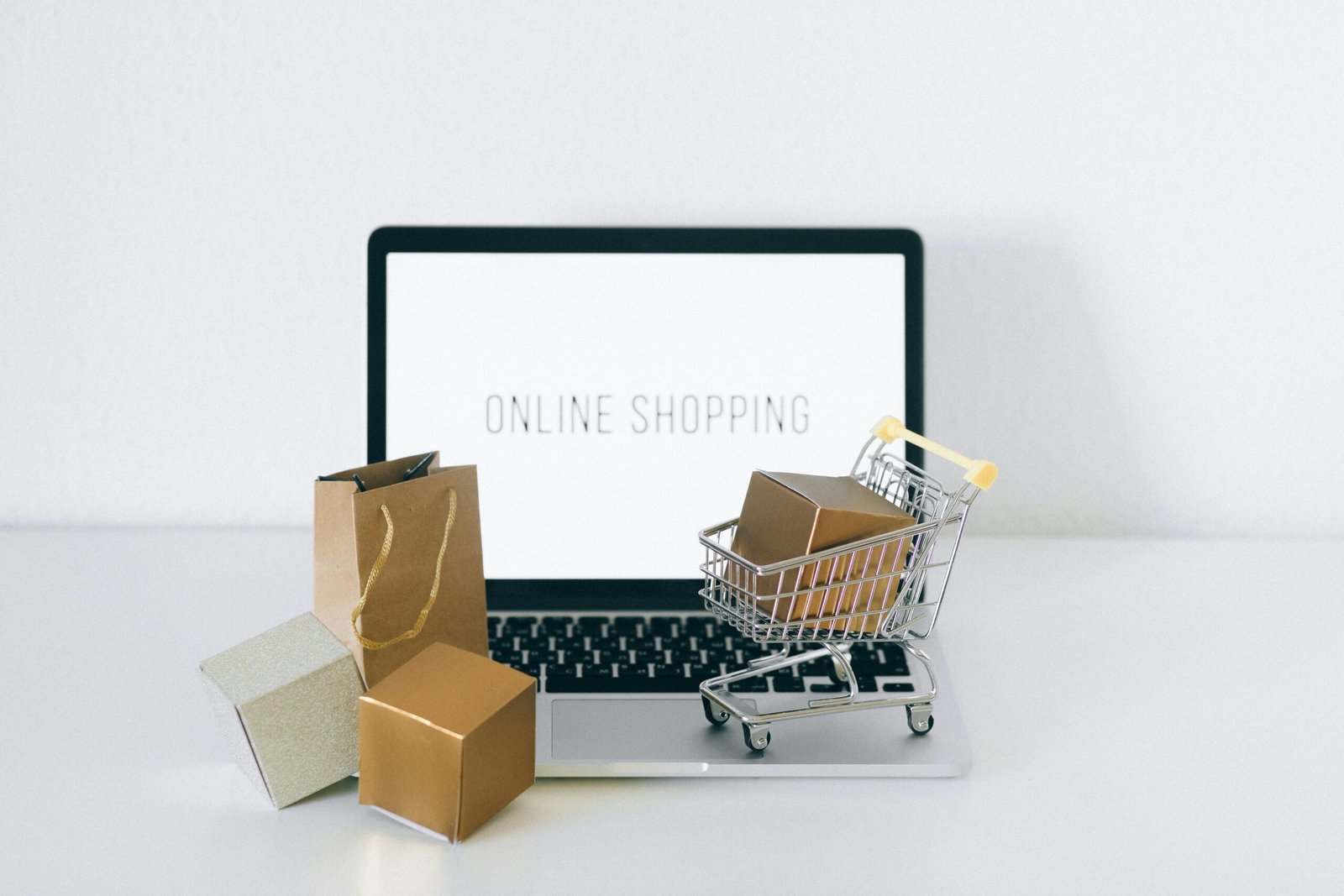 Frete caro segue como vilão do e-commerce e leva consumidores a desistirem da compra, aponta estudo