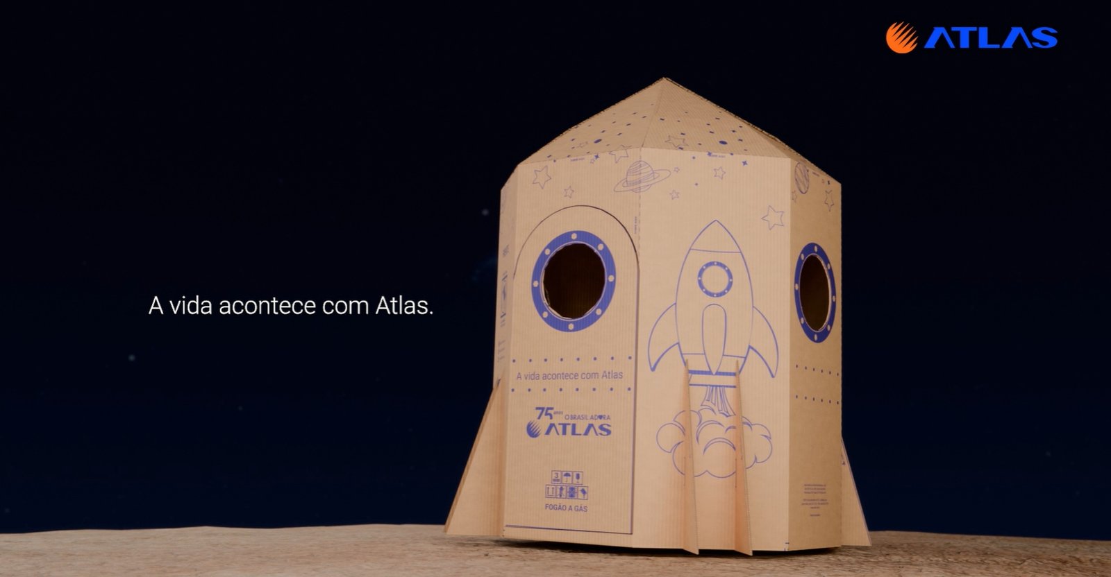 Atlas e Dako transformam embalagens em brinquedos e casinhas para pets