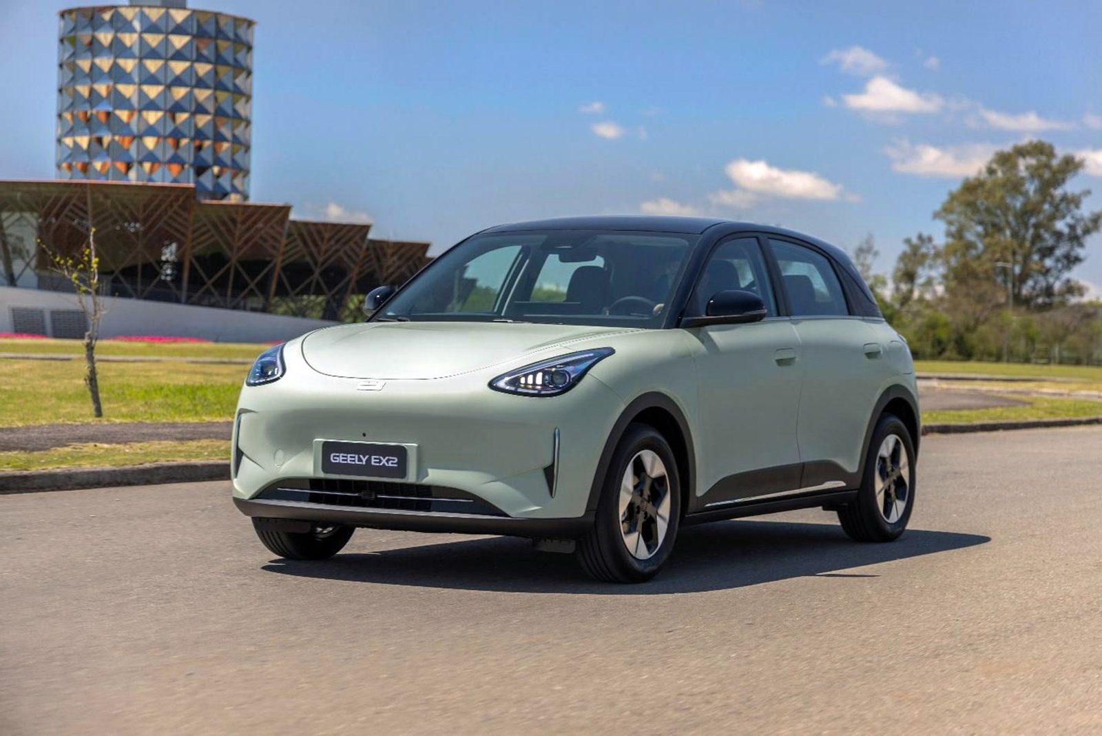 Geely triplica suas vendas no Brasil com a chegada do EX2