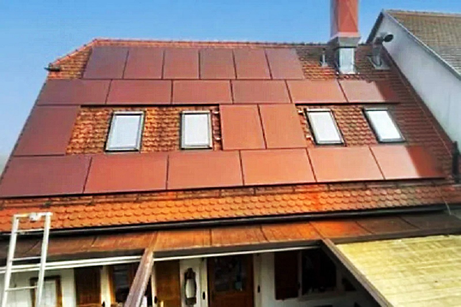 DAH Solar aposta em módulos coloridos para o segmento de alto padrão