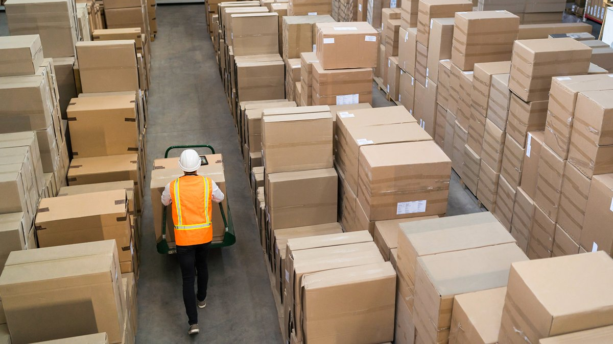 Vacância de galpões atinge mínima de 8%