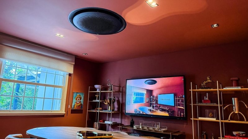 LG Black Round Cassete une climatização e design