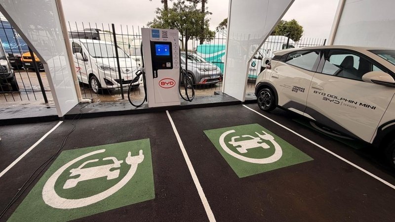 Curitiba inaugura primeiro eletroposto público do Sul