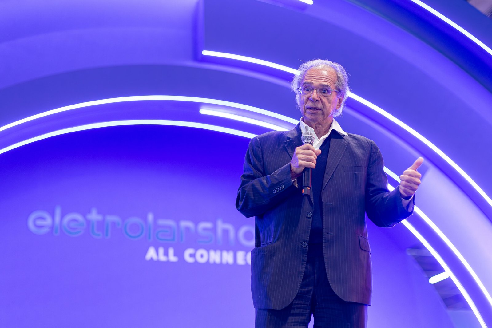 Insatisfação gera onda de presidentes conservadores, diz Paulo Guedes