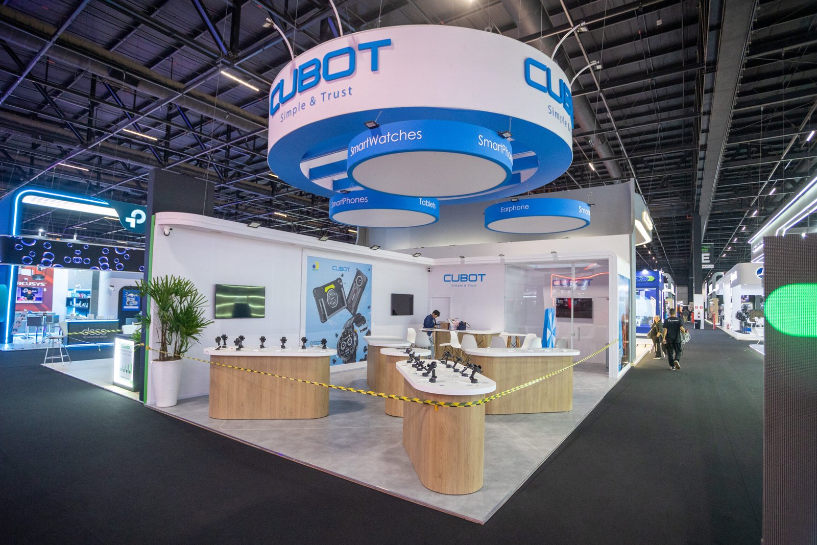 Celulares finos, resistentes e com bateria removível: a aposta da Cubot na Eletrolar Show