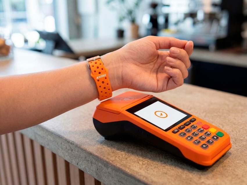Inter entra em wearables com foco em pagamentos