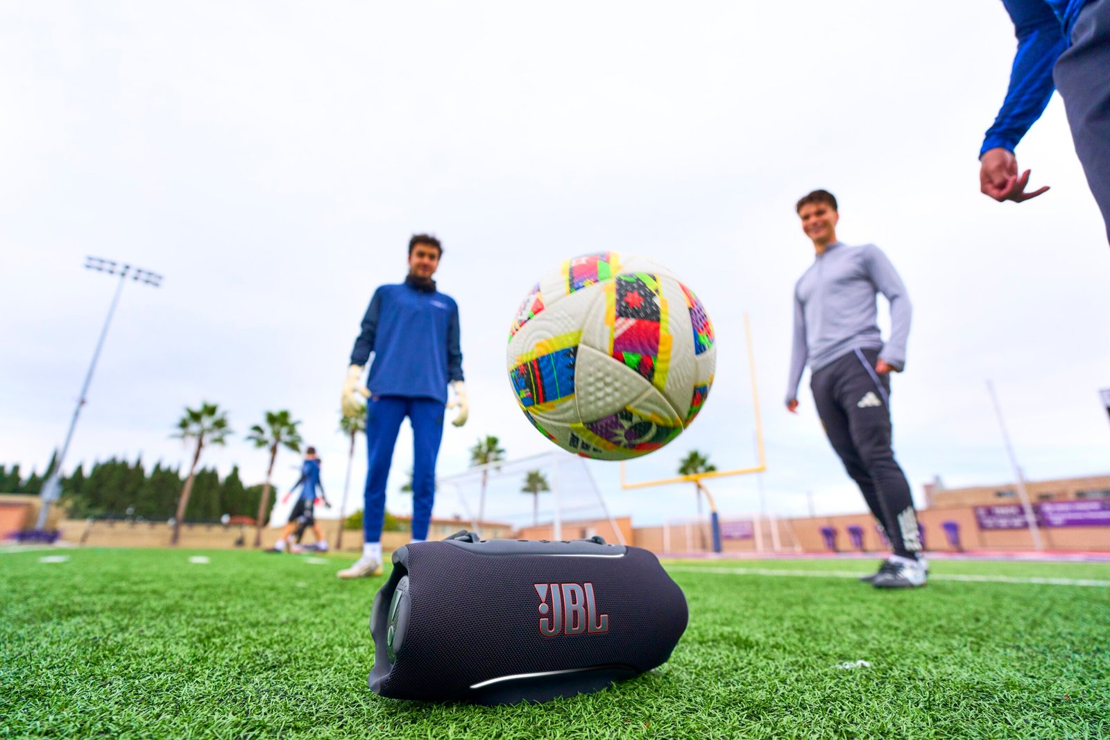 JBL Xtreme 5 combina graves potentes e resistência