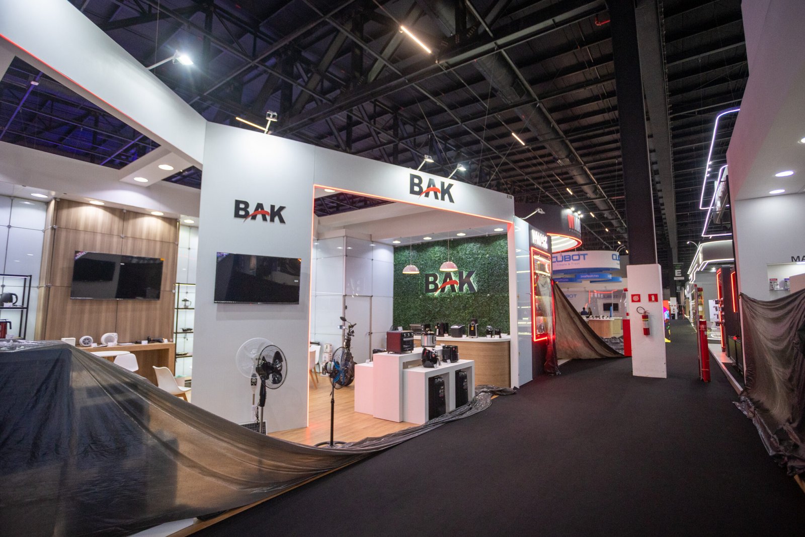 Bak estreia na Eletrolar Show com máquinas tecnológicas e portfólio inovador