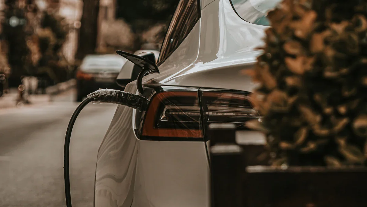 Recarga de carros elétricos exige cuidados para evitar danos e incêndios