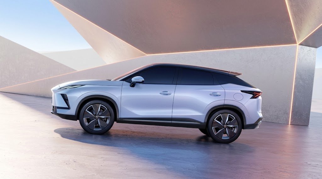 OMODA E5 evolui com mais potência e mudanças no design